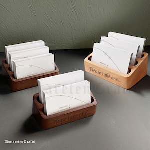 Porta biglietti da visita personalizzato in legno di faggio con base / Porta biglietti da visita a 3 griglie / Decorazione per ufficio / Regalo / Decorazione per la casa / Porta biglietti da visita per sedile