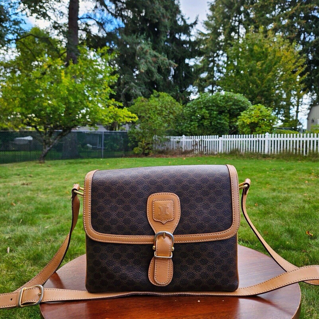 【CELINE】vintage macadam triomphe circle ring★ショルダー Céline Vintage Round Macadam Shoulder Bag Gold Honeycomb