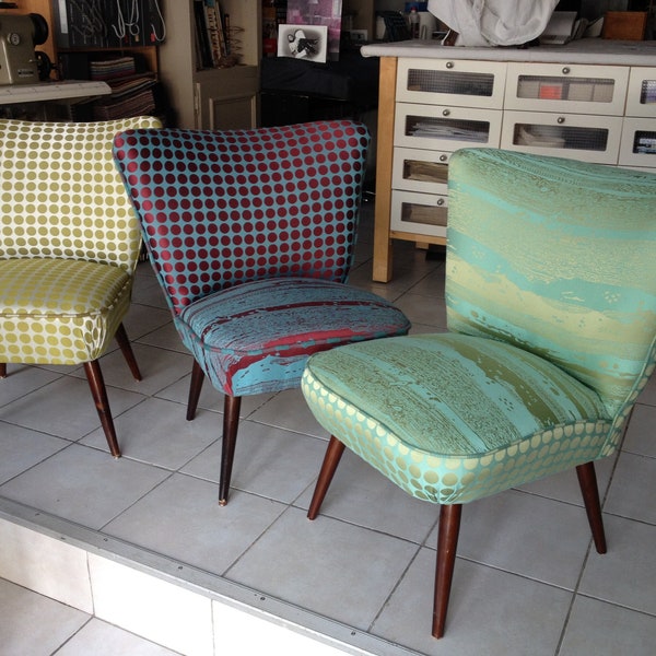 Fauteuil Cocktail sans accotoir année 50 (jaune, vert et rouge/bleu ), réfection méthode traditionnelle.