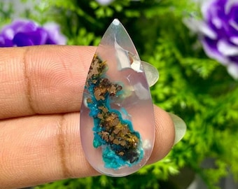 Glascabochons || Chrysokoll Konfetti gebürtiges Kupfer auf Chalcedon || Edelstein Schmuck mit der Größe (30x14x3,9)mm