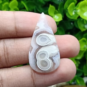 Super rare plume agate white flufy cloudy pattern on chalsedony || ocean jasper with the size (33,5X16,2x3,8mm)