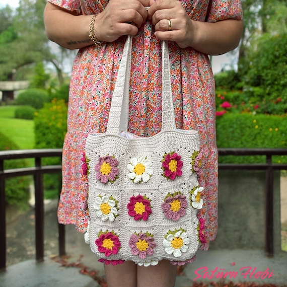 トートバッグ NOTHING EVERYTHING : 24FW / CROCHET FLOWER TOTE BAG (BLACK) Crochet Granny Square Black Tote Bag, Crochet 3D Flower