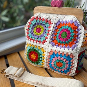 Crochet Granny Square Wooden Kiss Lock Purse, Crochet Colorful Clasp Clutch Bag, Summer Bag With Adjustable Strap, Mothers Day Gift