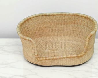 Handwoven Bolga Straw Dog Bed Basket, African Pet Bed with Pad