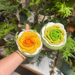 ピンクのバラのかぎ針編みのキャッシュバッグ、手作りのかわいい花の吊り下げかぎ針編みパターン、車に吊り下げるDIYホームデコレーション、吊り下げバスケットのかぎ針編み