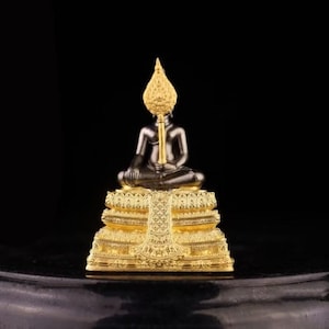 Thailändisches Buddha Amulett: Phra Chai Lang Chang, Bronzeanhänger-Spiritueller Schutz