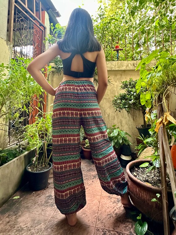 Pantalones harén de rayón a rayas verdes: estilo bohemio hippie