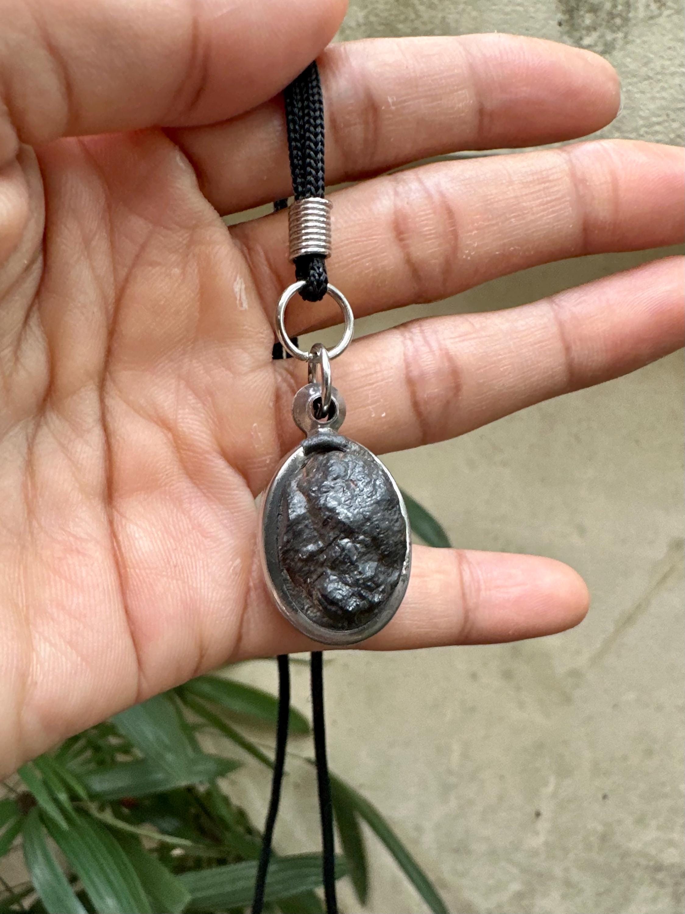 Sacred Lek Lai Thai Amulet Pendant Magic Power Gemstone Wealth