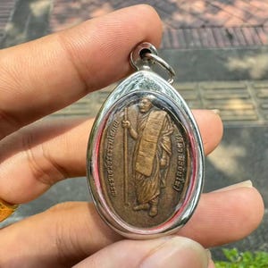 タイ護符 amulet ロケットペンダント ルアンプー マハ シラ