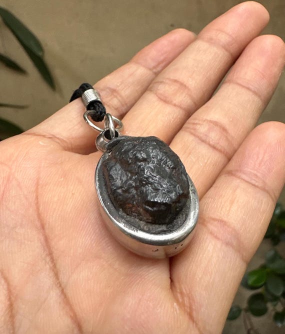 Sacred Lek Lai Thai Amulet Pendant Magic Power Gemstone Wealth