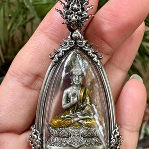 Sacred Thai Buddha Amulet Pendant – Phra Phuttha Prathan Phon – Buddhist Talisman for Protection, Blessings & Good Fortune – Spiritual Gift