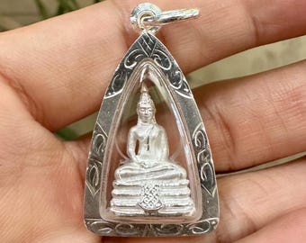 タイ　牙のお守り　ペンダント ルアンポーソートンタイのお守りペンダント、レッドオンサンデー