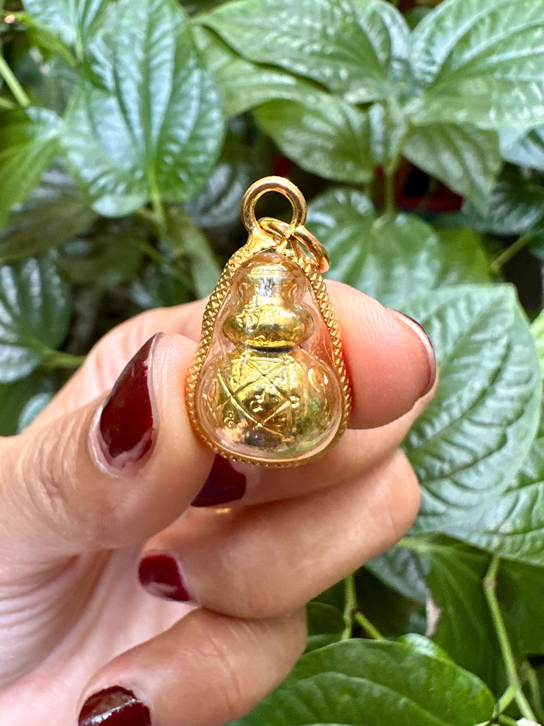 タイのひょうたんのお守りペンダント ナムタオボトル 神聖なお守り 金運アップ