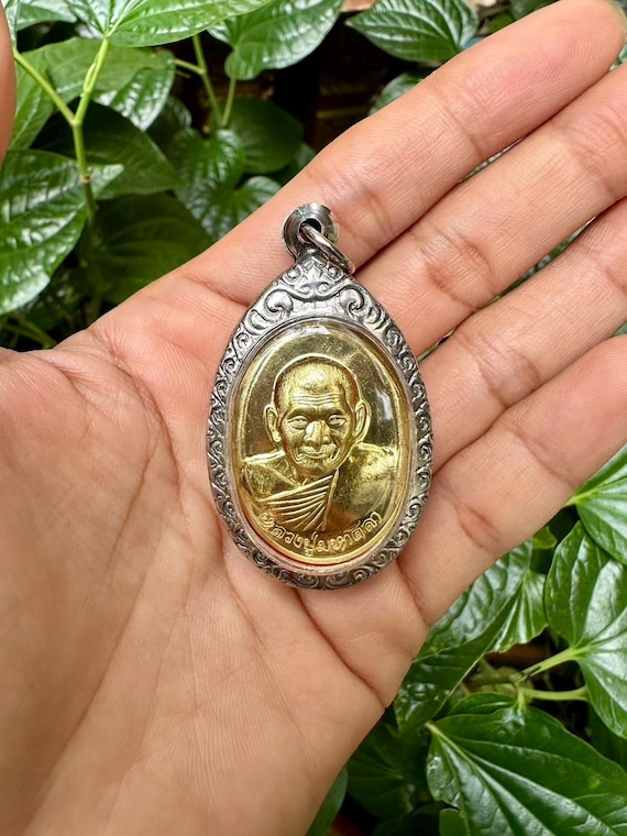 Luang Pu Maha Sila Coin: Thai Buddhist Amulet for Love