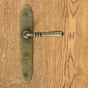 klamka do drzwi DEVON z szyldem bez otowru w staroangielskim stylu, para klamek vintage