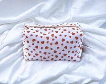 Trousse de toilette en double gaze de coton avec des coeurs