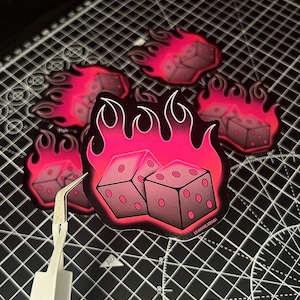 Pinke Flammen Würfel Sticker | Tattoo inspirierte Gothic Aufkleber