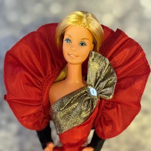 1977 Superstar Barbie #9720 in 1984 Oscar de la Renta #9258
