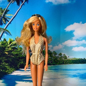 Sun Gold Malibu Barbie #1067: 1983 Malibu Barbie