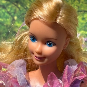 Gift Giving Barbie #1922: 1985 Superstar Barbie