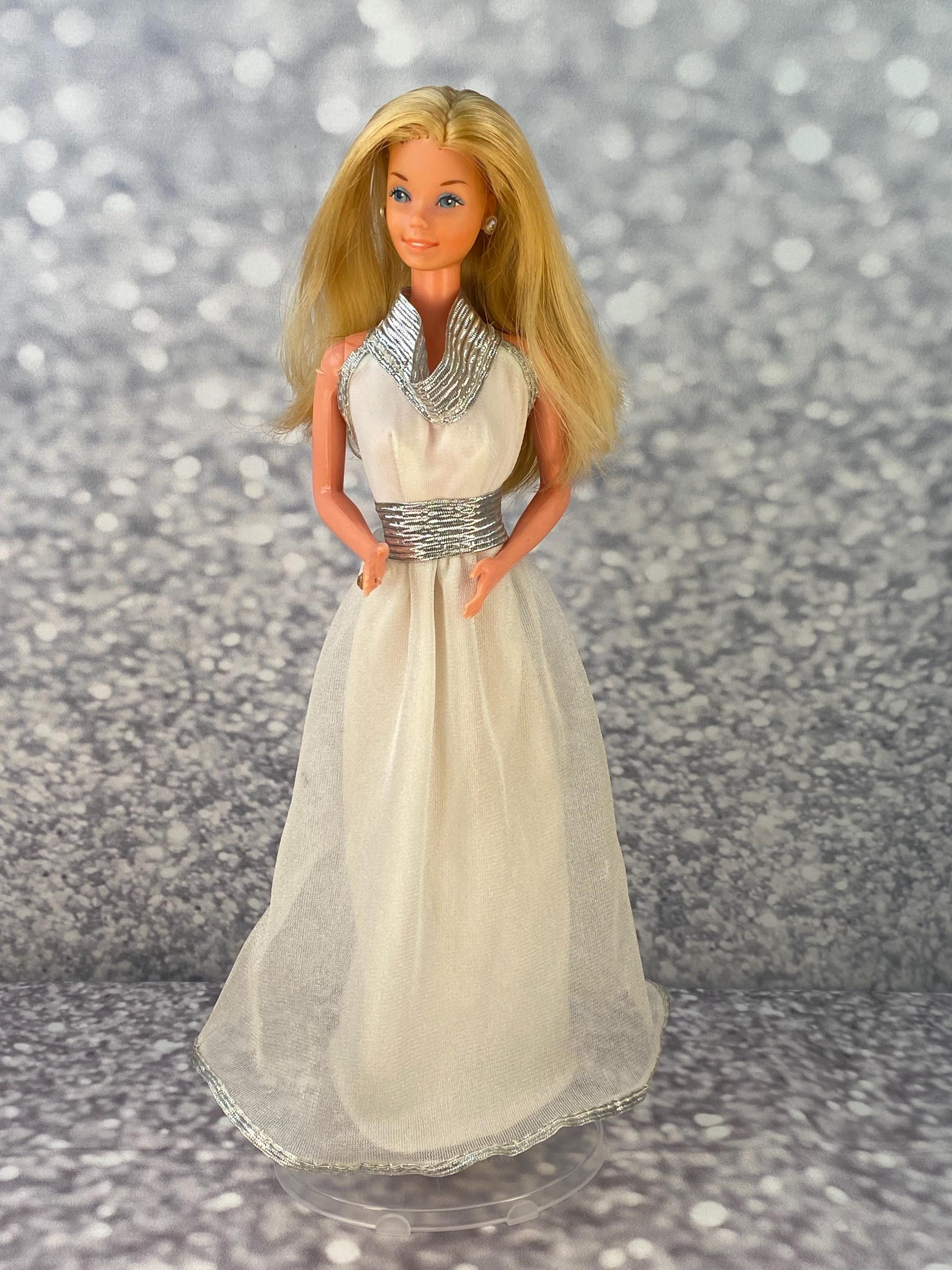 Soft and Shimmering Silver and White #2252: Superstar Barbie Fashion 1977 - Etsy Soft and Shimmering Silver and White #2252: Superstar Barbie Fashion 1977 - Etsy