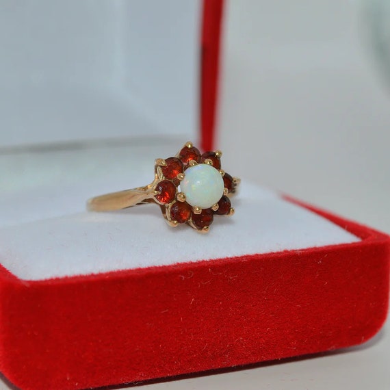 Vintage 1970 - 9ct Gold - Opal & Garnet Ring - image 2
