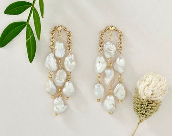 Fancy earrings, natural pearls, 14 kt yellow gold plated