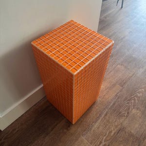 Betegelde bijzettafel, meerdere kleuren beschikbaar, stenen tafel binnen/buiten