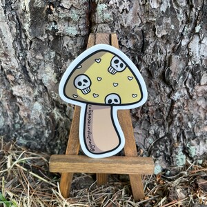 Hellgelber Schädel-Pilz-Vinyl-Aufkleber