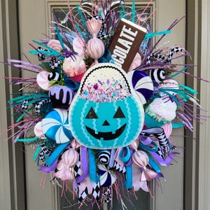 Jack-o-Lantern Candy Wreath