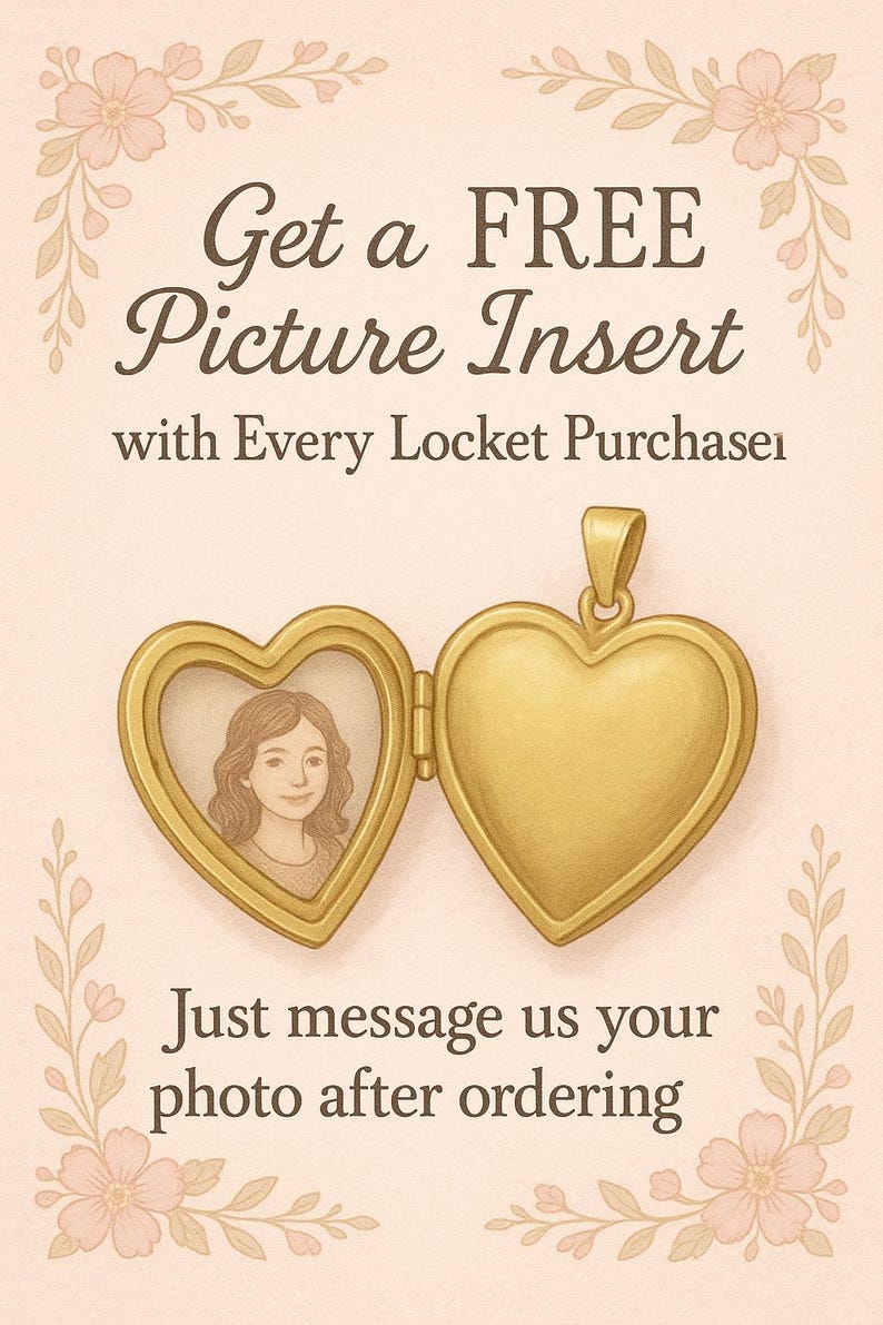 K&ouml;nnte beinhalten: Ein goldfarbenes herzf&ouml;rmiges Medaillon, ge&ouml;ffnet, um ein Portr&auml;t zu zeigen, mit dem Text "Get a FREE Picture Insert" und "Just message us your photo after ordering." Blumige Akzente umrahmen das Design.