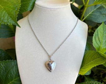 Silver Heart Locket Necklace with Photo Insert, Medium Size Pendant, Customizable Gift, keepsake, gift, Christmas  gift, Anniversary