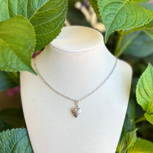 Heart Locket Necklace, Photo Heart Pendant, small Locket necklace, Tiny Heart Necklace, silver Heart Photo Locket, dainty, silver locket