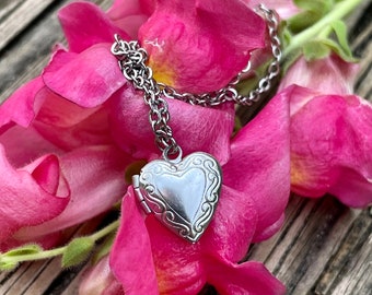 Silver Heart Locket Necklace, Custom photo Necklace, Photo Necklace, Personalized Gift, Anniversary Gift, gift, Valentine's Day Gift, dainty