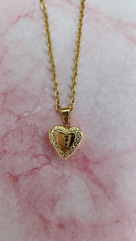 Dainty Heart Locket Necklace, Custom photo Necklace, Photo Necklace, Personalized Gifts, Gift for Mom, secret necklace, keepsake