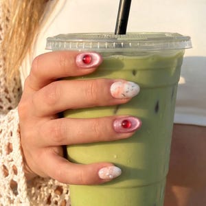 Unhas Postiças Metálicas Cromadas Olho de Gato com Ondulação Framboesa – Formato Oval Curto Rosa Verão Primavera Conjunto Artesanal Reutilizável (20 unidades)