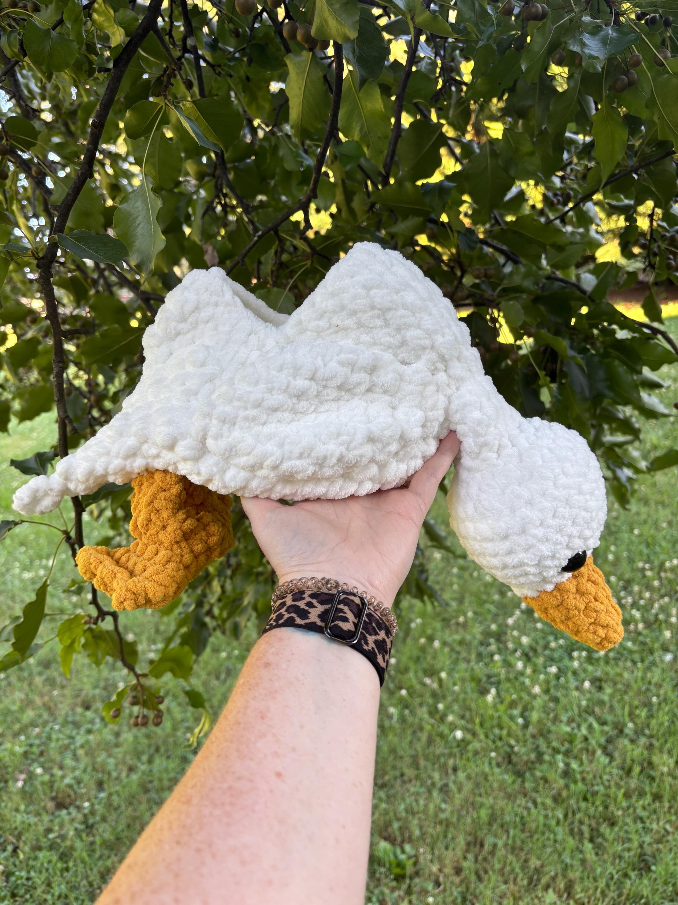 12 Grocery Bag Holder Crochet Patterns to Keep Kitchen Storage Neat and Handy 3 Plushy Goose Bag Holder Pattern