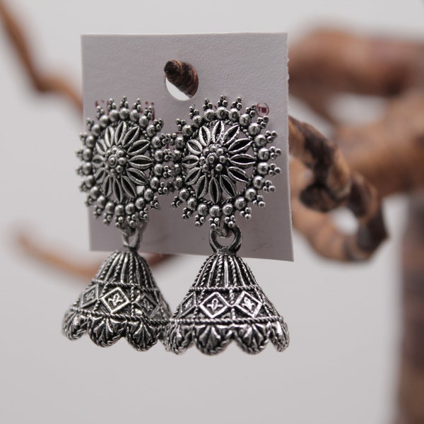 Ohrringe aus Indien im Boho-Stil in oxidiertem Silber