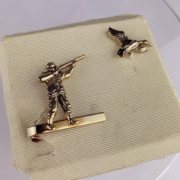 Flying Duck Hunter Hunting Gold Tone Tie Clip Pin Shotgun Hickok Vintage