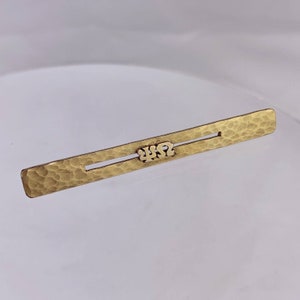 Psi Omega Brooch Tie Pin Hammered Gold Tone Fraternity Dentistry Vintage