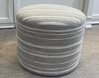 pouf en tissu de chez Mark Alexander