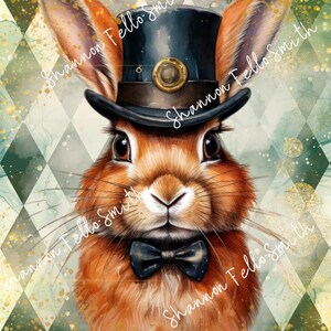 Könnte beinhalten: Ein braunes Kaninchen, das einen schwarzen Zylinder mit einem goldenen Zahnraddetail und einer schwarzen Fliege trägt. Das Kaninchen befindet sich vor einem grünen und goldenen Rautenmuster-Hintergrund.
