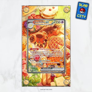 Könnte beinhalten: Eine Dachsbun ex Pokémon-Karte mit einer farbenfrohen Illustration eines dackelartigen Wesens, das von Essen umgeben ist. Die Karte hat eine HP-Bewertung von 250 und verfügt über die Fähigkeit "Time to Chow Down" und den Angriff "Wonder Shine". Ein "SLAB CITY"-Aufkleber befindet sich oben rechts.