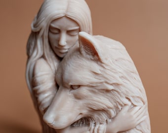 Escultura de vela de cera de soja de lobo y mujer: decoración espiritual para el altar