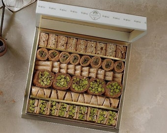 Zaitoune Deluxe Pistachio Mix Baklava- 500g Fresh Pistachio Mix Baklava Desserts -Luxury Mix Gift Box Perfect for Birthday.