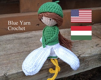 MUSTER ENG/HUN Schneeglöckchen Puppe, Amigurumi Häkelanleitung, Blumen Puppe, Waldorf Puppe, 14 cm