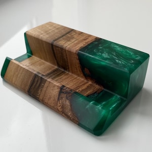 TARJETERO DE VISITA DE MADERA Y RESINA VERDE. Complementos de escritorio para oficina de mujer. Regalo de madera y resina.