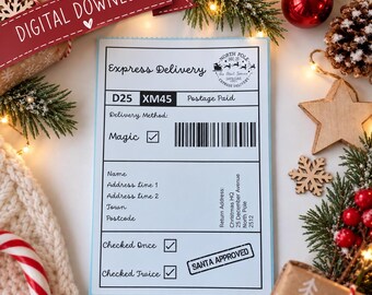 Peut inclure: Une étiquette d'expédition numérique rectangulaire avec le texte Express Delivery, un cachet de la poste du pôle Nord, un code-barres, des cases à cocher pour Magic, Checked Once et Checked Twice, et un tampon Santa Approved noir.