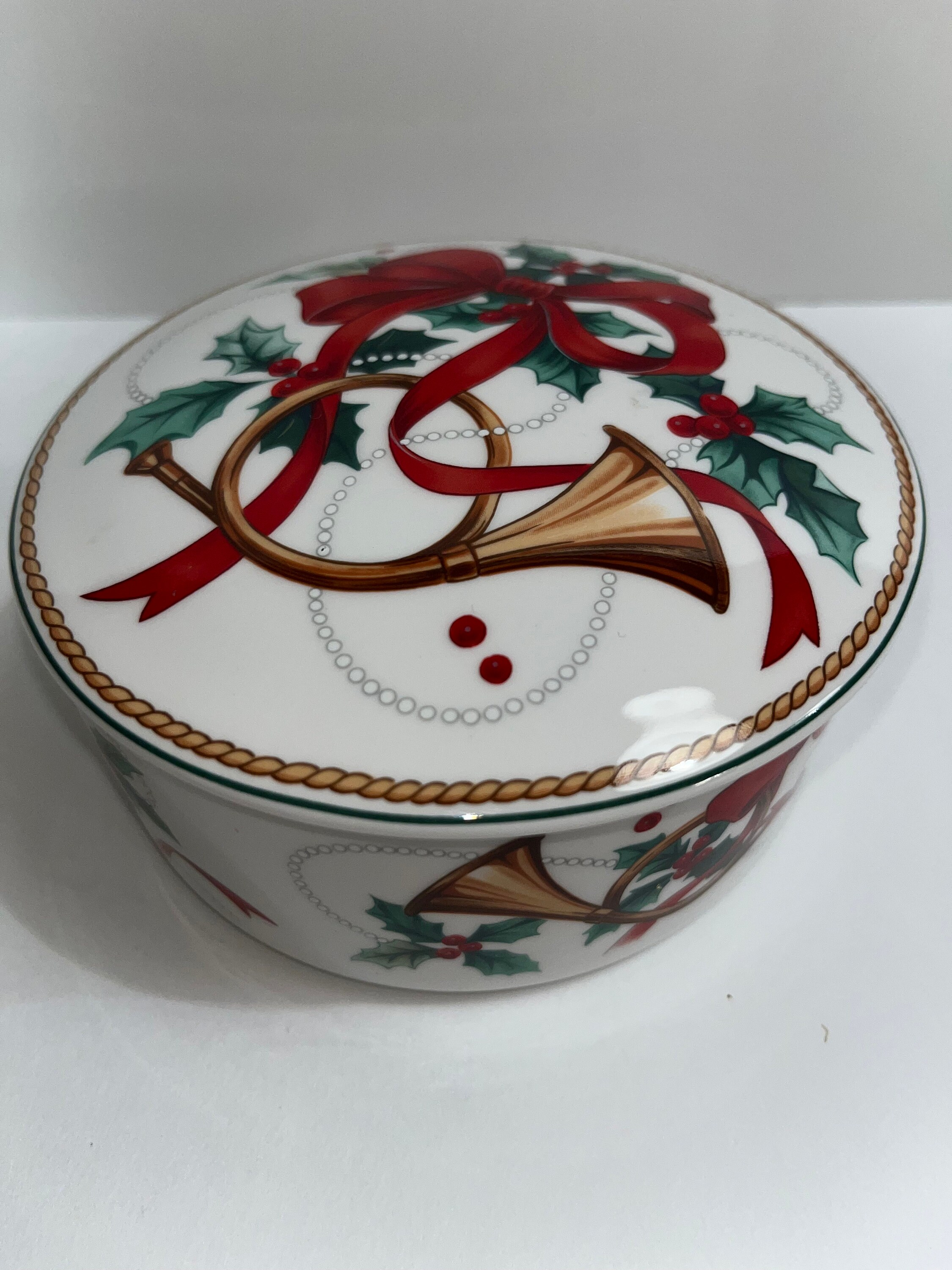 Mikasa Christmas “Jubilation” Trinket Box
