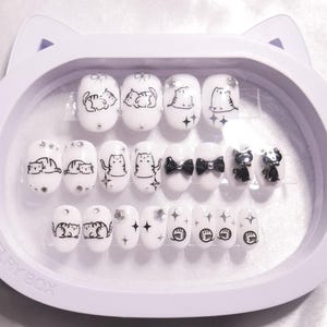 White Kitty Delux | Press On Nails | Oval